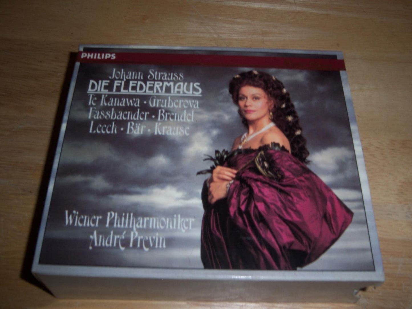 J. Strauss - Die Fledermaus / Te Kanawa, Gruberova, Fassbaender, Bär, Vienna Philharmonic, Previn - 4739